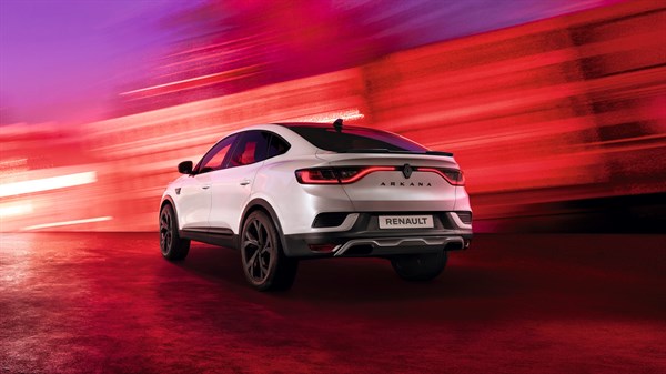 Renault Arkana E-Tech full hybrid - ground clearance, twin exhaust pipe