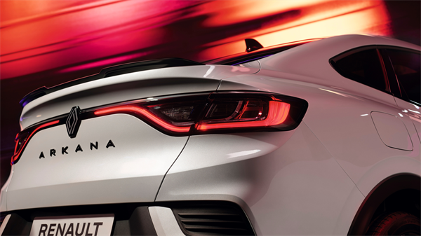 Renault Arkana E-Tech full hybrid - large spoiler, light 