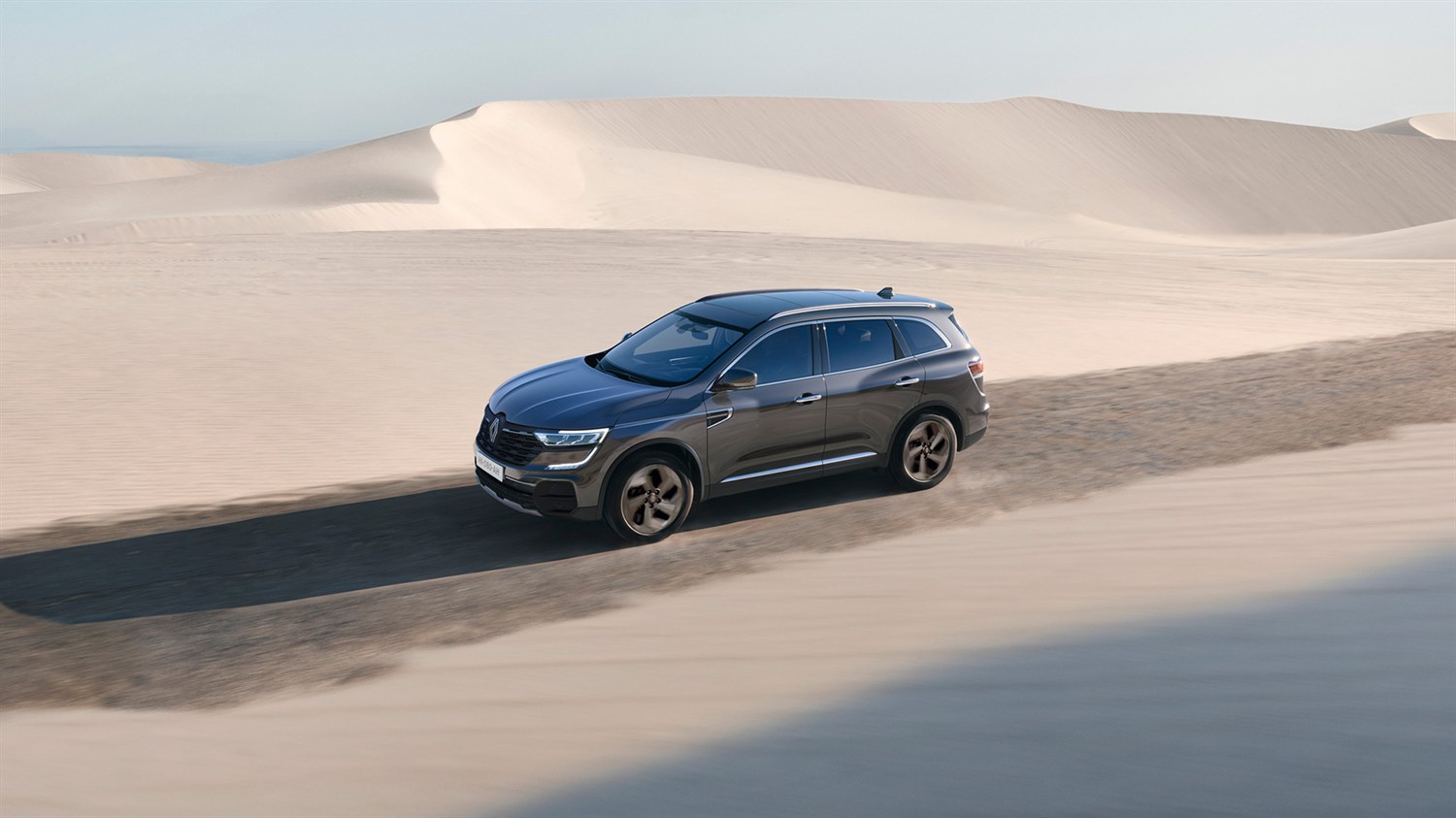 Renault KOLEOS near coast