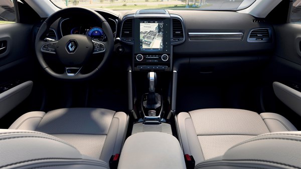 New Renault KOLEOS interior space displayed from the back seat