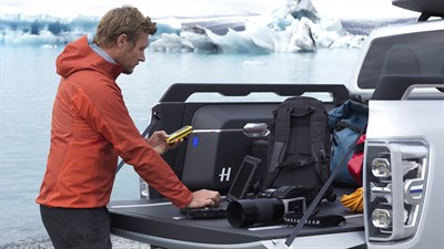 Renault ALASKAN Concept Car Loading Space