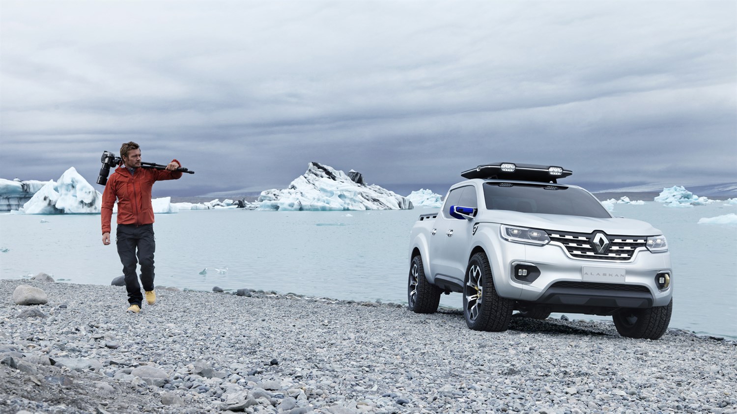 Renault ALASKAN Exterior Front
