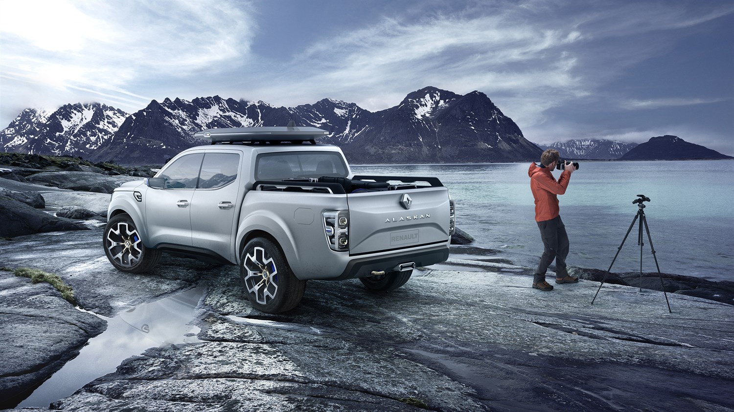 Renault ALASKAN Concept Car Side View