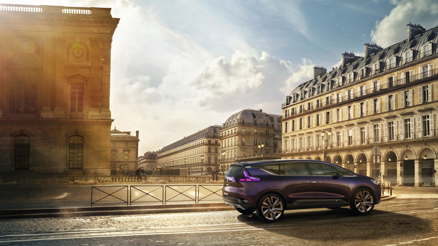 Renault INITIALE PARIS concept car exterior design side view
